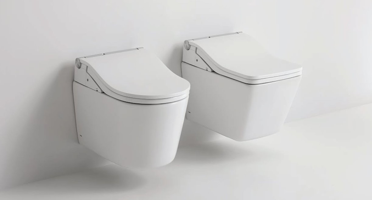 Bàn cầu treo tường kiểu dáng vuông mang đậm hơi thở châu Âu, là điểm nhấn góc cạnh đầy cá tính giúp định hình phong cách kiến trúc hiện đại, sang trọng.