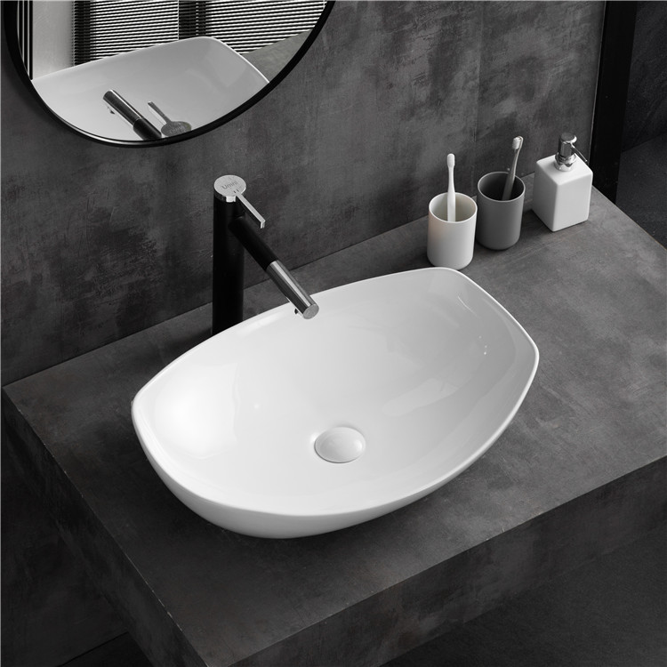 Chân chậu đặt bàn (bàn đá/bàn gỗ) mang lại điểm tựa vững chắc cho lavabo, tạo nên phong cách đẳng cấp và thời thượng cho không gian kiến trúc.