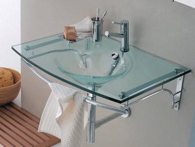 Chậu âm bàn kính cường lực mang lại vẻ đẹp đột phá, chịu lực tốt, chống bám bẩn và tạo điểm nhấn xuyên thấu đầy nghệ thuật cho phòng tắm.