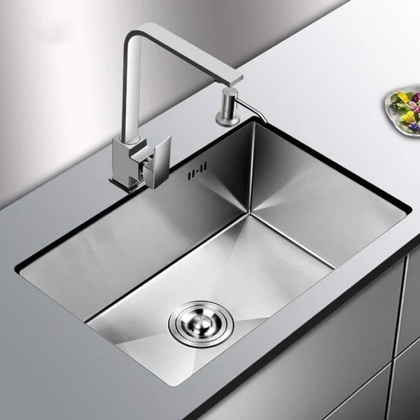 Chậu âm bàn thép không gỉ sở hữu độ bền vượt trội, khả năng chống sốc nhiệt tốt và mang lại nét đẹp công nghiệp, khỏe khoắn cho không gian.
