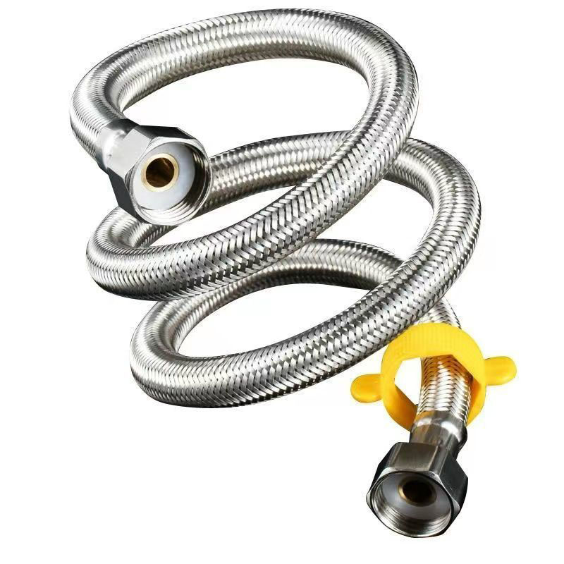 Dây cấp inox 304 bọc lưới chống xoắn có độ bền vượt trội, chịu áp lực nước cao, chống gập gãy và ngăn ngừa tình trạng rò rỉ nước dưới gầm chậu rửa.