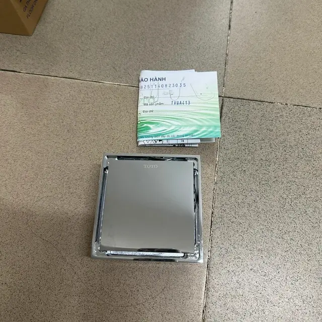 Lựa chọn đúng kích thước và kiểu dáng ga thoát sàn mặt vuông kín giúp tối ưu hóa khả năng thoát nước và tạo sự đồng điệu hoàn hảo với gạch lát nền.