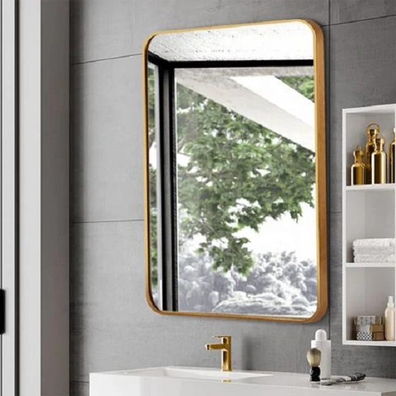 Gương phòng tắm khung mạ vàng hoặc đồng tạo điểm nhấn đẳng cấp, mang lại vẻ đẹp quyền quý, thượng lưu cho các không gian nội thất Tân cổ điển.