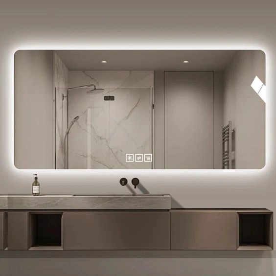 Gương phòng tắm tích hợp đèn LED mang đến giải pháp chiếu sáng hoàn hảo, hỗ trợ tối ưu cho việc trang điểm, cạo râu và tạo điểm nhấn công nghệ cho không gian.