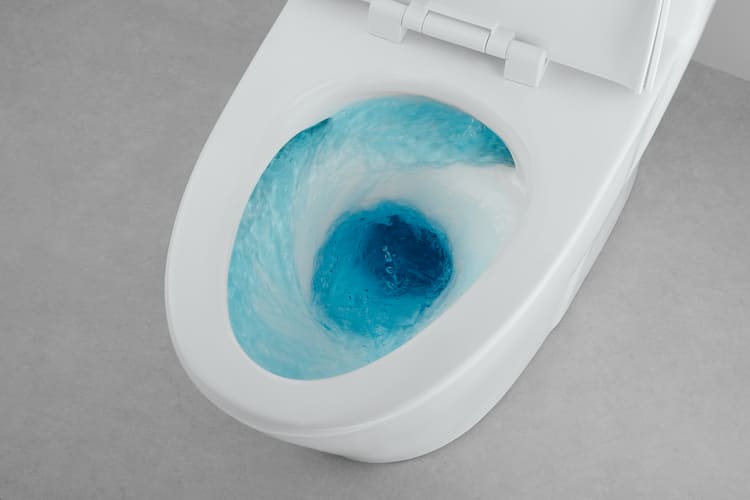 Đồ họa mô phỏng dòng nước xả xoáy 360 độ áp lực cao phủ kín lòng bàn cầu giúp cuốn trôi mọi vết bẩn một cách nhanh chóng.