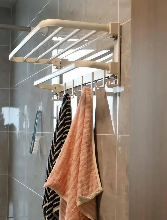 Những sai lầm trong việc tính toán khoảng cách và chiều cao khi lắp đặt phụ kiện—như đặt lô giấy quá xa tầm tay, treo khăn ngay sát vòi sen gây ướt, hay lắp gương quá cao—sẽ trực tiếp biến không gian thư giãn thành sự bất tiện, ức chế trong sinh hoạt hàng ngày.