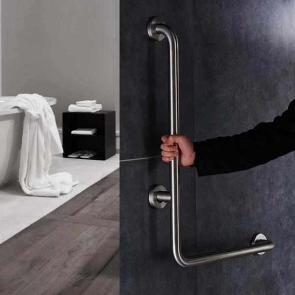 Tay vịn an toàn là phụ kiện thiết yếu giúp phòng ngừa rủi ro trơn trượt, hỗ trợ di chuyển dễ dàng và bảo vệ tối ưu cho người già, trẻ nhỏ hoặc phụ nữ mang thai khi sử dụng nhà tắm.