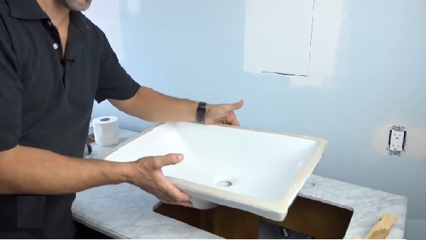 Quy trình lắp đặt chậu bán dương bàn chuẩn kỹ thuật giúp cố định chậu chắc chắn, ngăn rò rỉ nước và đảm bảo tính thẩm mỹ cho phòng tắm.