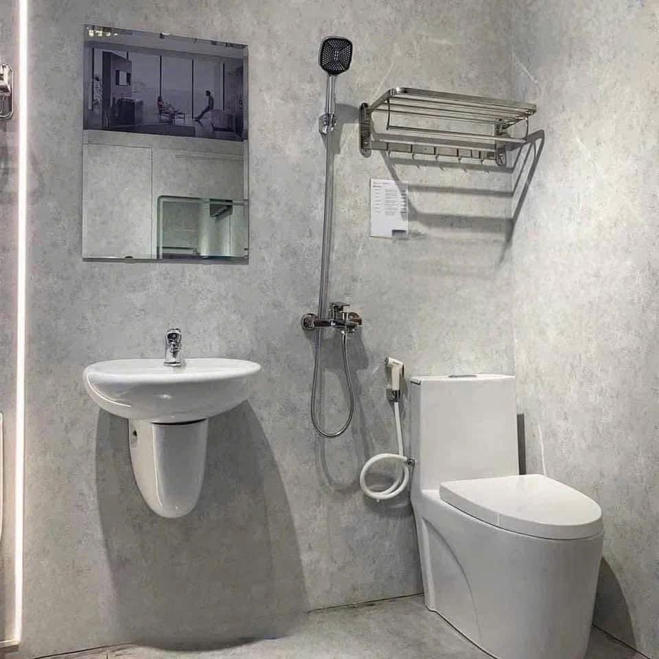 Tổng quan các phụ kiện chậu rửa phòng vệ sinh thiết yếu, giúp hệ thống cấp thoát nước vận hành trơn tru, ngăn mùi hôi hiệu quả và tăng tính thẩm mỹ.
