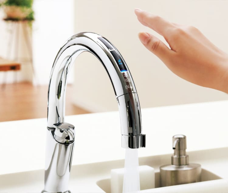 Vòi chậu cảm ứng thế hệ mới giúp tối ưu hóa tiêu chuẩn vệ sinh, loại bỏ nguy cơ lây nhiễm chéo và bảo vệ sức khỏe toàn diện cho cả gia đình.