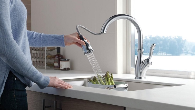 Vòi chậu rửa bát TOTO nội địa Nhật luôn là đỉnh cao chất lượng nhờ độ bền bỉ chuẩn Nhật, thiết kế tối giản tinh tế và khả năng vận hành êm ái qua năm tháng.