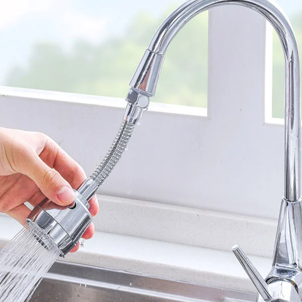 Vòi chậu rửa bát xoay 360 độ mang lại sự tiện lợi tối đa khi cho phép thay đổi hướng dòng nước linh hoạt, bao phủ toàn bộ diện tích lòng chậu.